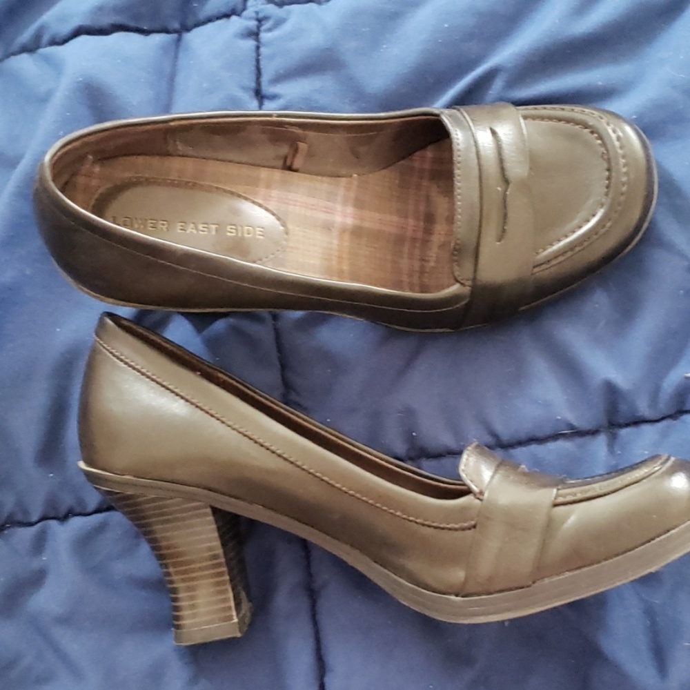Gently worn brown pumps
